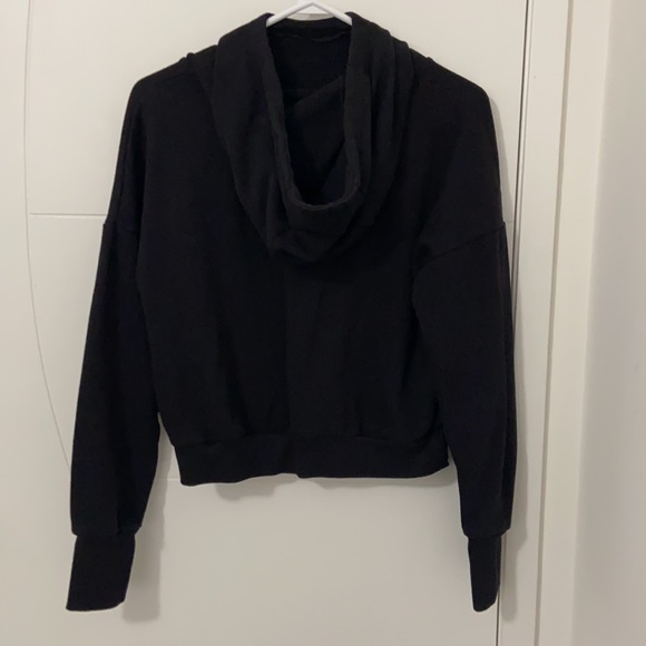 Cropped black hoodie - Picture 3 of 3